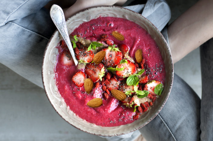 Berry almond smoothie bowl